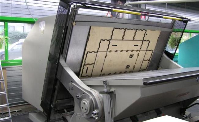 CAUHE : big size handplatens & guillotines 